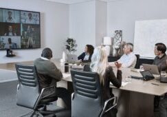 MXA920_Meeting_Lifestyle_Wide-frameUSE